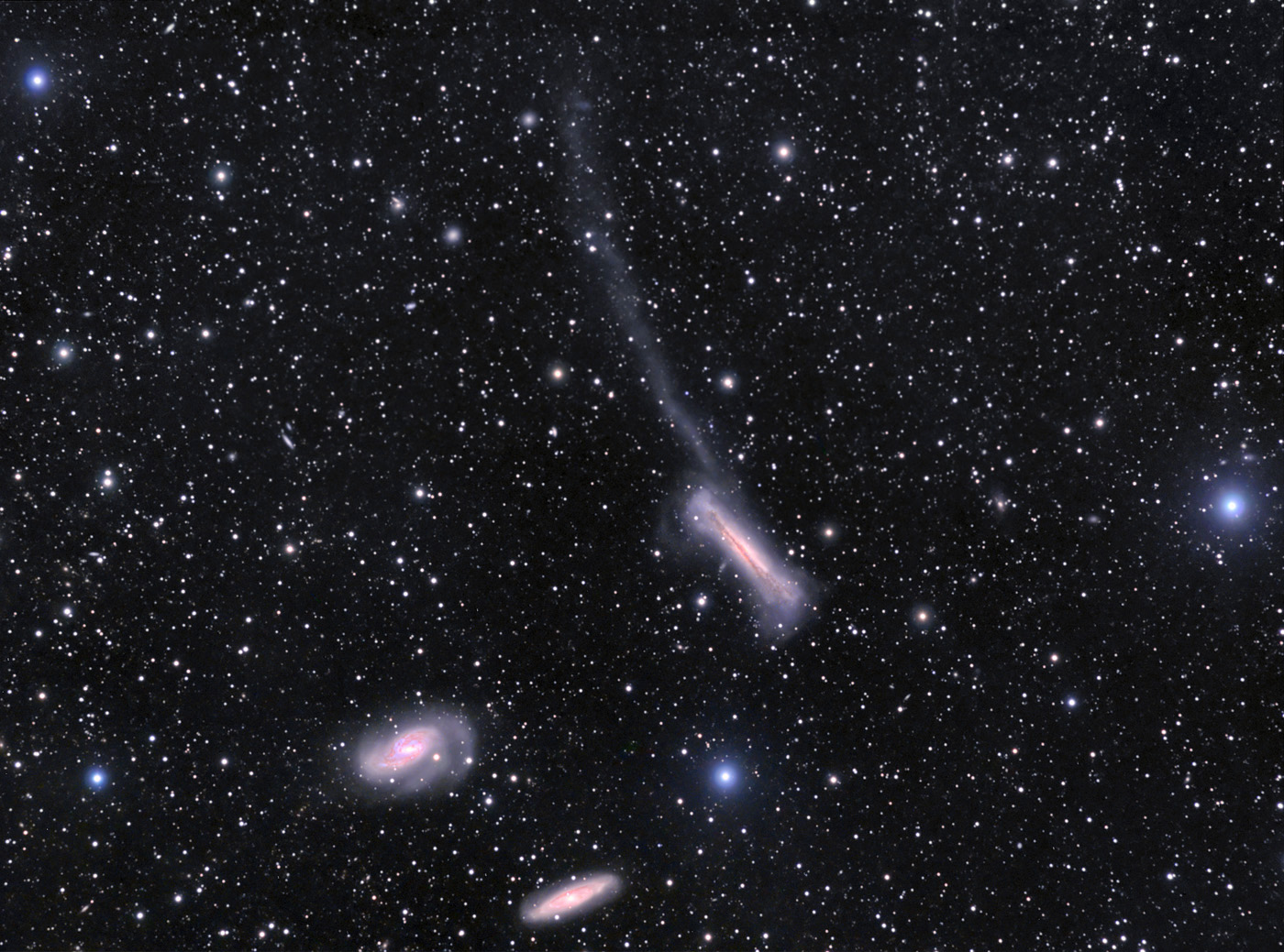 2-NGC3628midtail